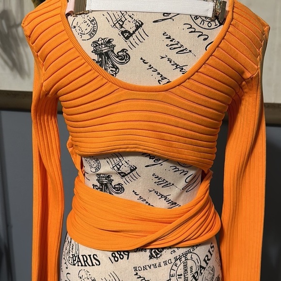 Tubi large wrap top. EUC - Picture 11 of 11